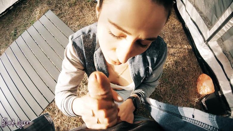 YSP Studio: Betrügende touristin lutschte fremden in einem zelt für hilfe - schluck...