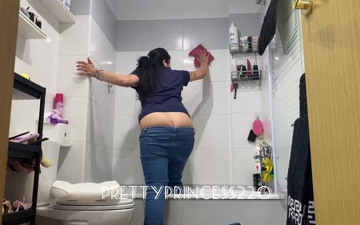 Pretty princess: Cleaning in Buttcrack Bathroom