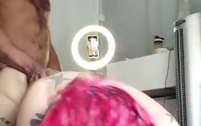 Weslley Bull: Binaragawan ngentot cewek rambut merah di lantai kamar hotel