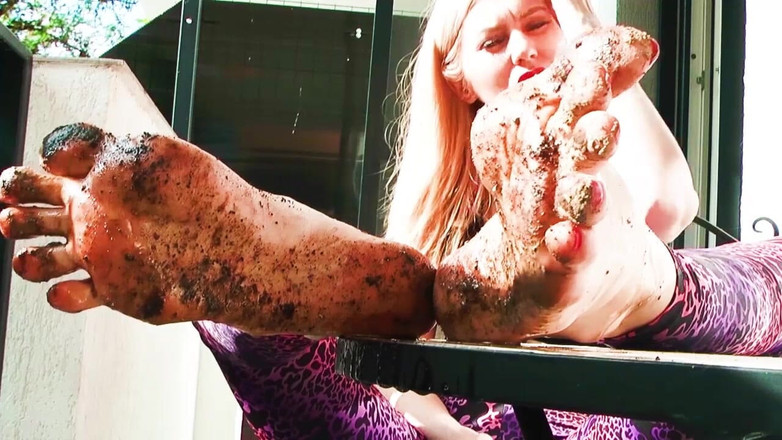 Goddess Celine: Pies sucios humillación femdom