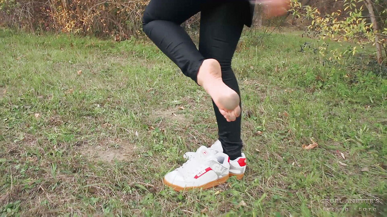 Cruel Anettes fetish world: 肮脏的脚舔