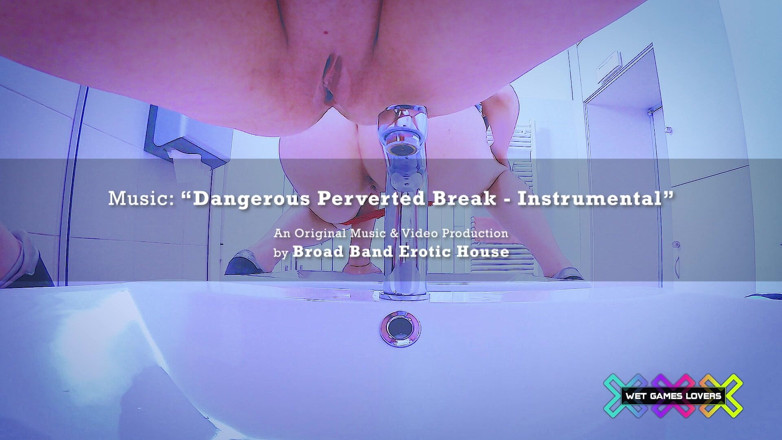 Wet Games Lovers: Risky Office Sink Pissing