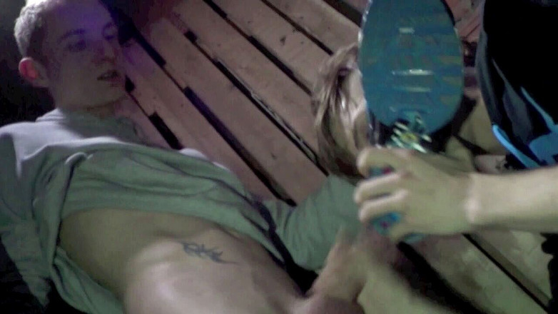 Sneaker gay: Romain lutschte seinen freund in turnschuh