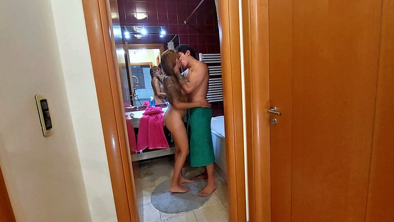 Richie Summer: Amatérský tabu sex! Nevlastní syn šuká nevlastní matku, když vyleze ze...