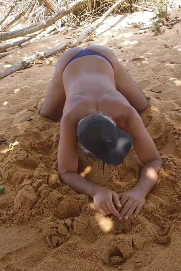 Ladysilvas: Ladysilva Crossdresser Bikini într-o plajă Tesao De Bunda 03