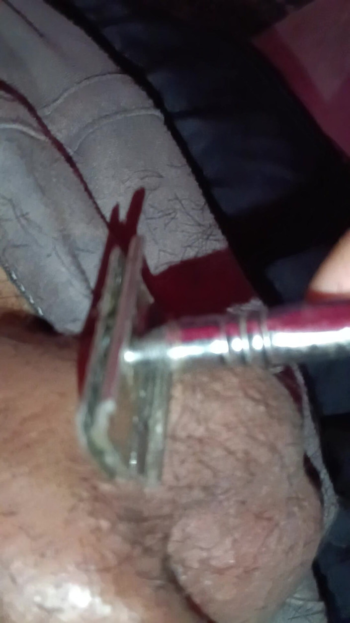 Darling_Shivani: Un băiat tânăr a ras o pulă