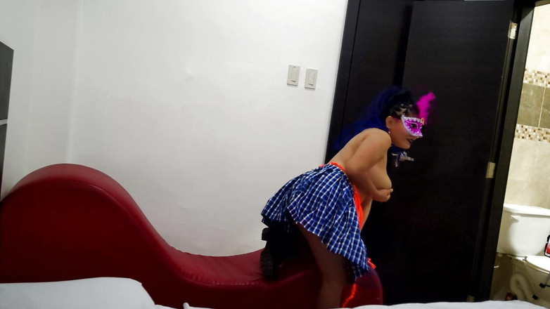 Martin13: 수업 전에 유니폼을 입은 아름다운 의붓여동생! 그녀의 맛있는 젖탱이를 봤어