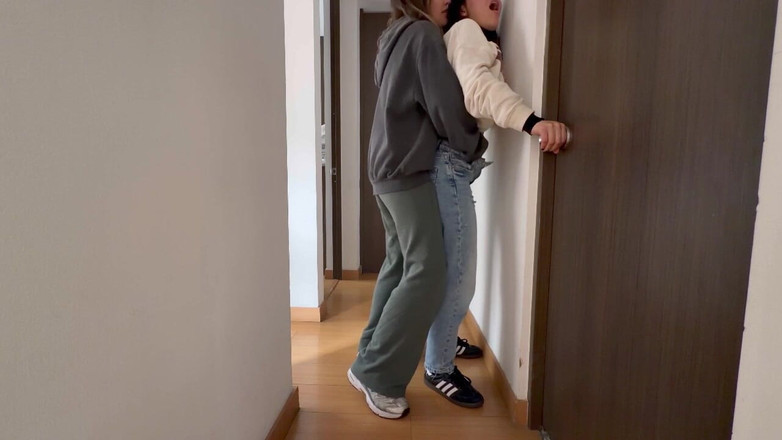 scarlettandc: Kadınlar Fetişlerini Deneyimleyerek Eğleniyor