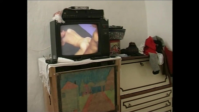 Real Home Made: Un Grosso Cazzo Finto per Iniziare