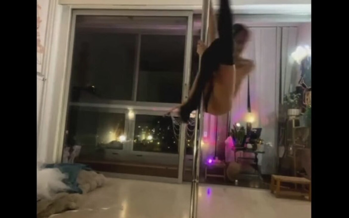 Chris06d72: Dansatoare în toate stările ei