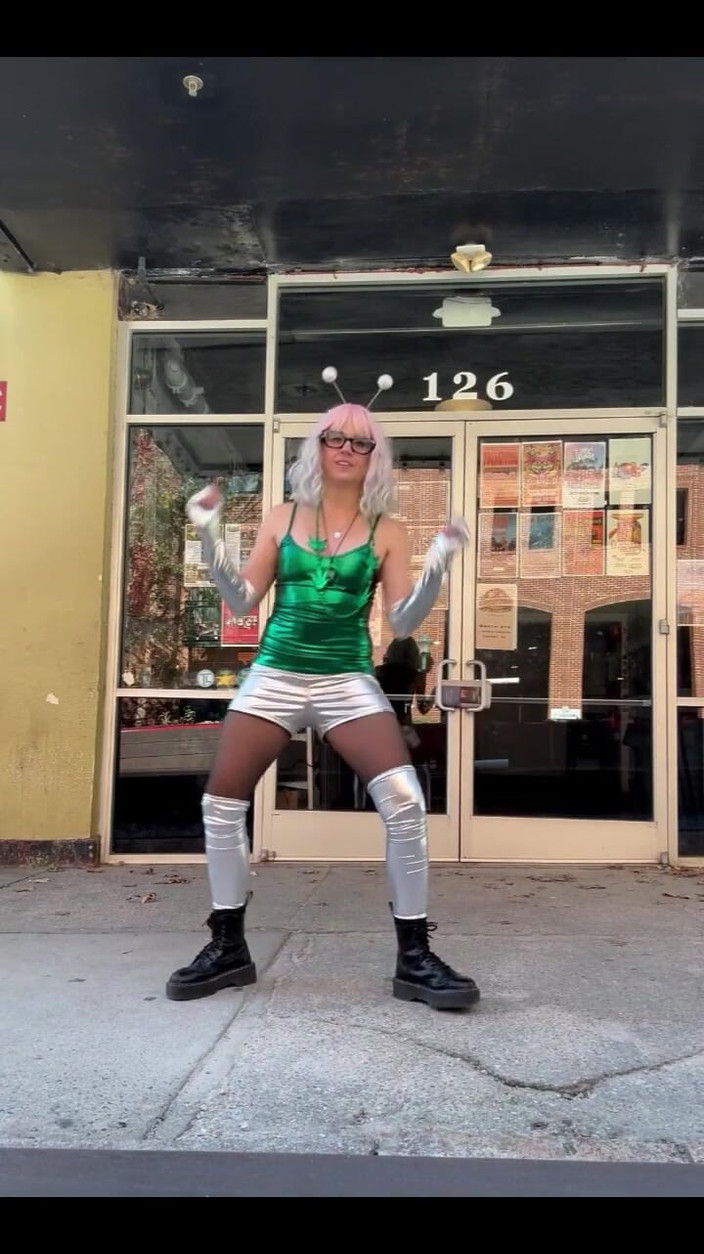 Suzy Wylde: Suzy Wylde इस ताज़ा सामग्री के लिए हॉट और कामुक हो रही है!