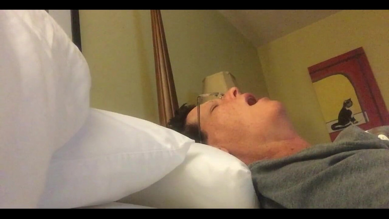 bethmckenna: 玩贝丝第5集“这是一个忙碌的一天...我真的很饥渴我没有时间赤身裸体并真正享受自己