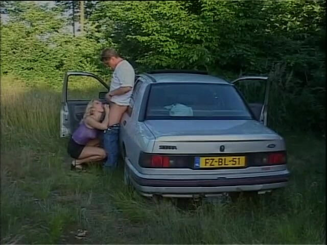 Out Sexxx: Cadelas reais pegas e fodidas em lugares incríveis (filme pornô completo)