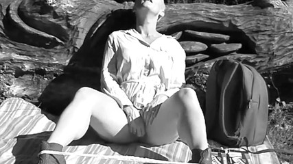 The adventures of Kylie Britain: Jari lengket