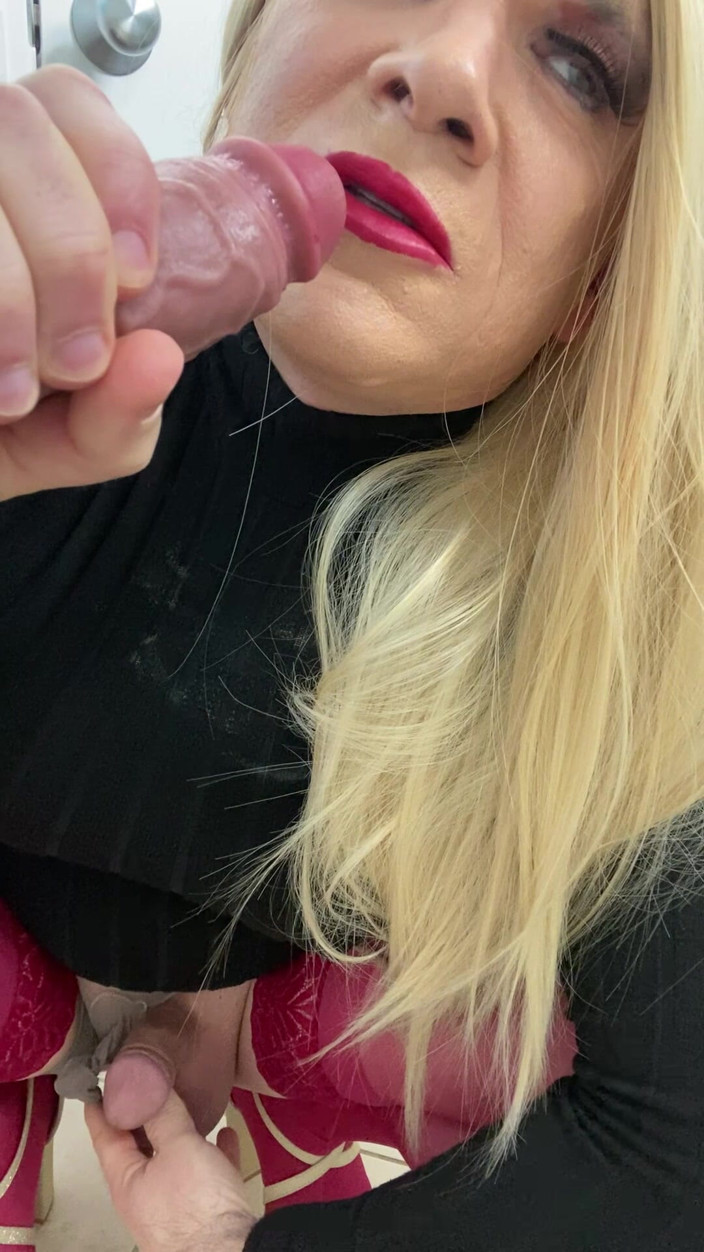 MadisonCD2025: Cachonda mariquita travesti trans casi se corre en una polla...