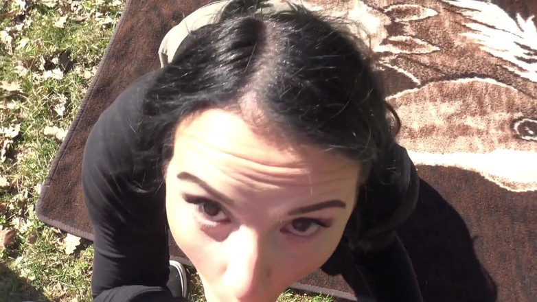 German Fuck Girls: Blowjob Luar Pertama Lacy!