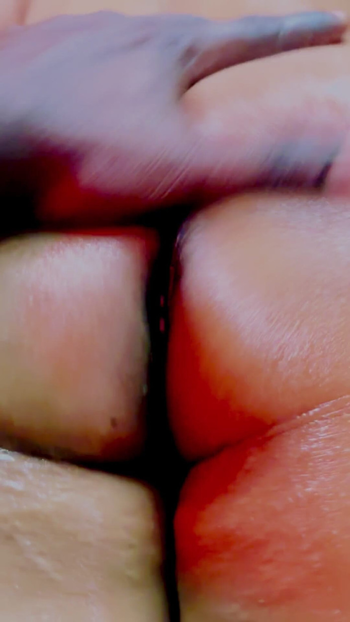 Beautiful mask: Mia moglie scopata per la prima volta da Hotel Massager...