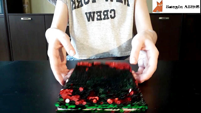 Saegin: ASMR Scratching textures, part 2 (no talking)