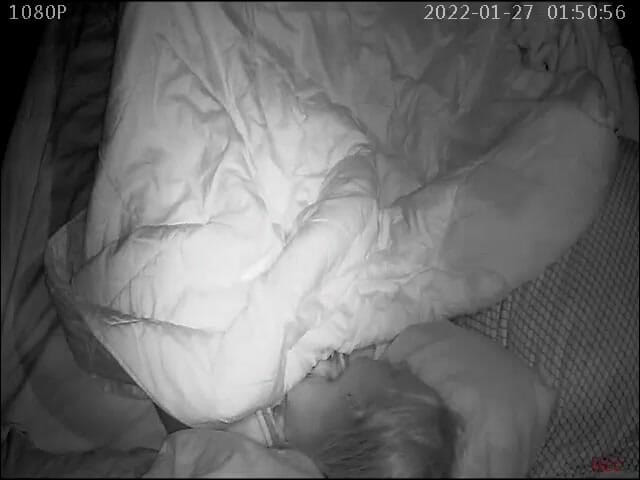 KittieNoOne: 밀프 자위를 포착한 캠