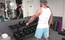 Heteroflexible: Heteroflexible - gespierde hunk Roman Todd kontneukt nieuwe personal trainer Nick...