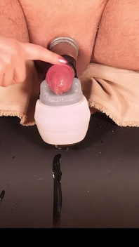 Černý domina den 4 - elektrická lemování vymačká celé sperma, zničený orgasmus pro otroka