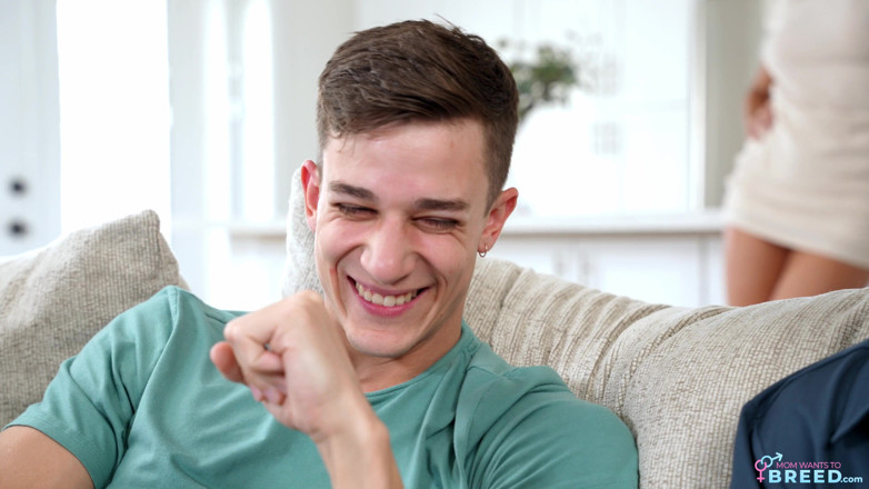MomWantsToBreed: Just Kens and a MILF - S3e5