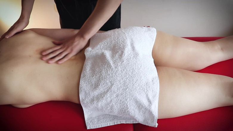 HotCoupleTeam: Massagem sensual suave para uma garota Ela goza tão docemente