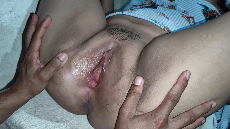 Marys: 我是你的处女嫂子在床上用泰米尔语和印度哥的鸡巴啪 x 印地语音频与视频