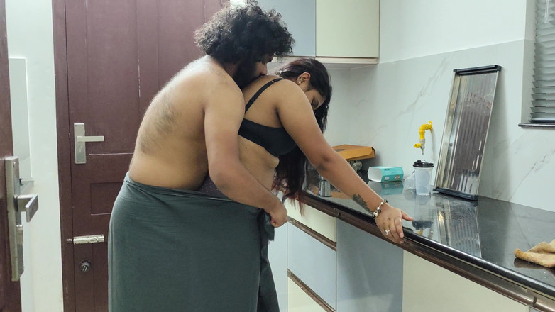 Vaigavarun45: Żona i mąż po raz pierwszy seks i to się...