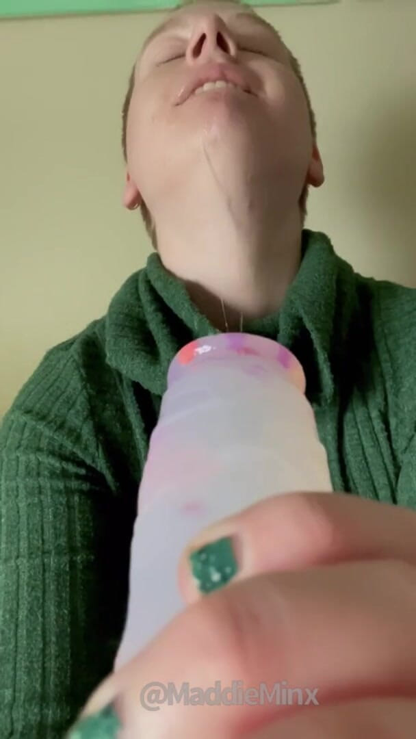 Maddie Minx productions: 生姜熟女唾を吐き、巨大なディルドにギャグ