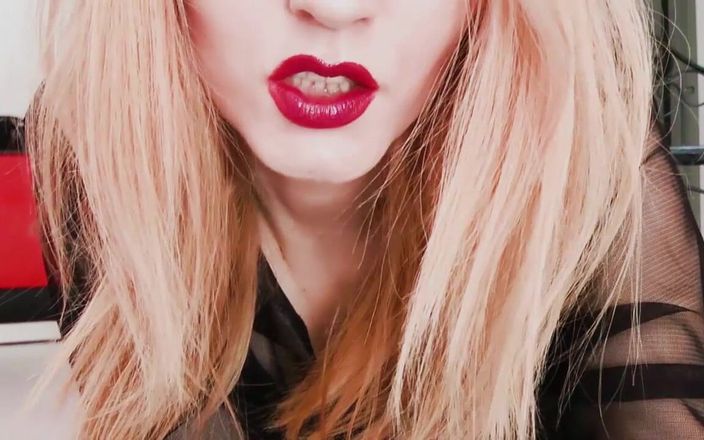 Goddess Celine: Dominare cu ciorapi