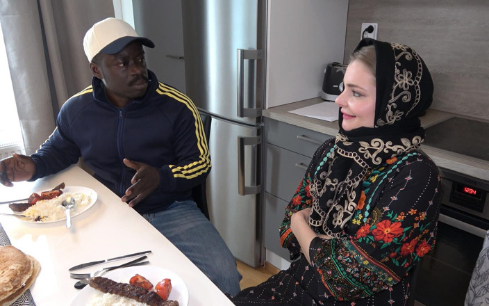 Amateur Homemade Porn: Hijabi Wife Invited Her Husband’s BBC Friend Over for Arabic...