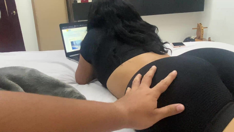 SENSESEX: 継母のお尻は、彼らが家に一人で残されたときに継息子に犯されます