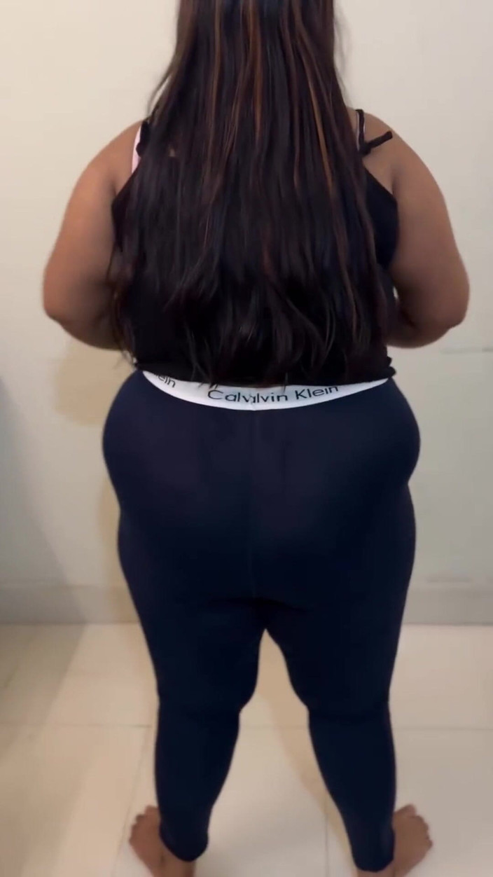 Aria Mia: SFW Vlog: Толстушка с большой задницей, большие сиськи мусульманской девушки Ониппе показать ее утреннюю утреннюю уборщицу!