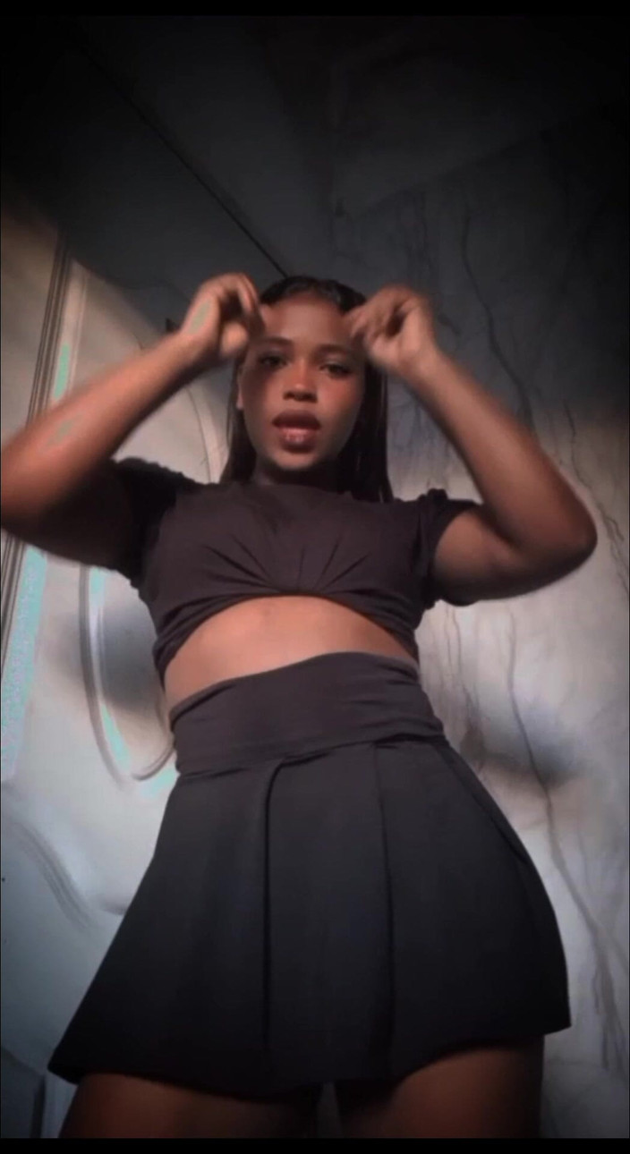 Minayi: 내 콘텐츠를 좋아한다면 왜 내 파란색으로 나를 않아서 놀라운 것들을 보게 될거야