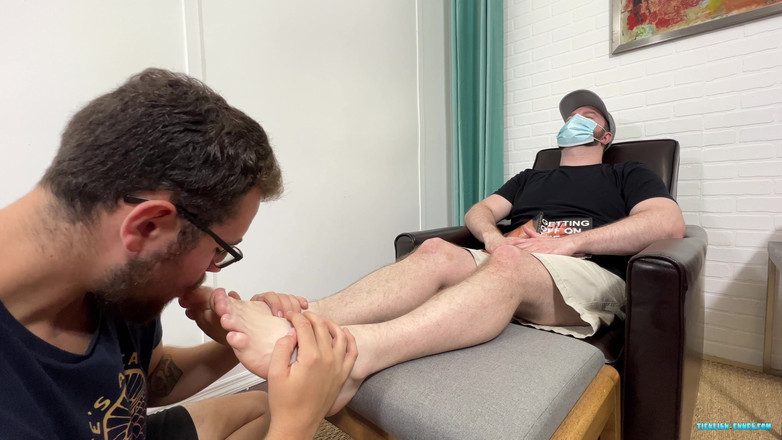 Ticklish Chubs: 의사발을 숭배하는 Cdubs!