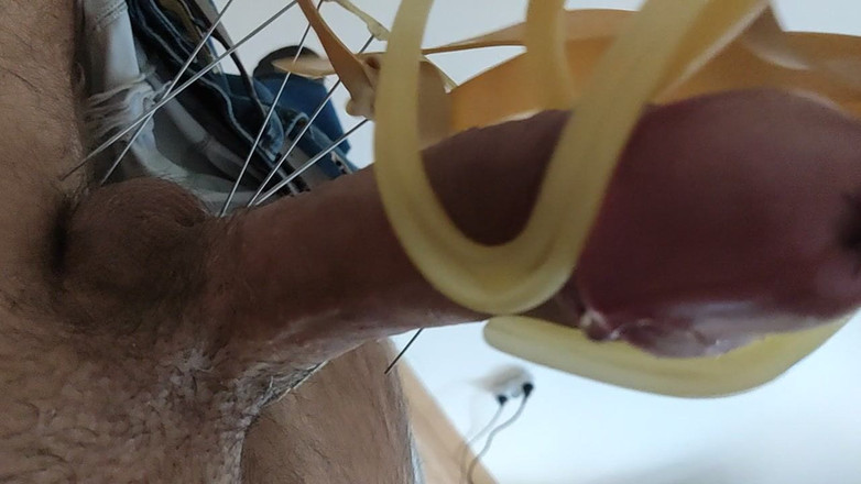 Mutsakin: Éjaculation avec une mouche sur ma bite