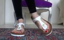 Lady Victoria Valente: Flip flop feet - cum on my feet in slippers