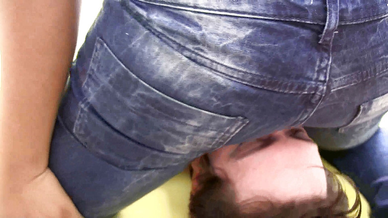 Femdom Austria: 흑인 여주인 BDSM 스로틀 게임