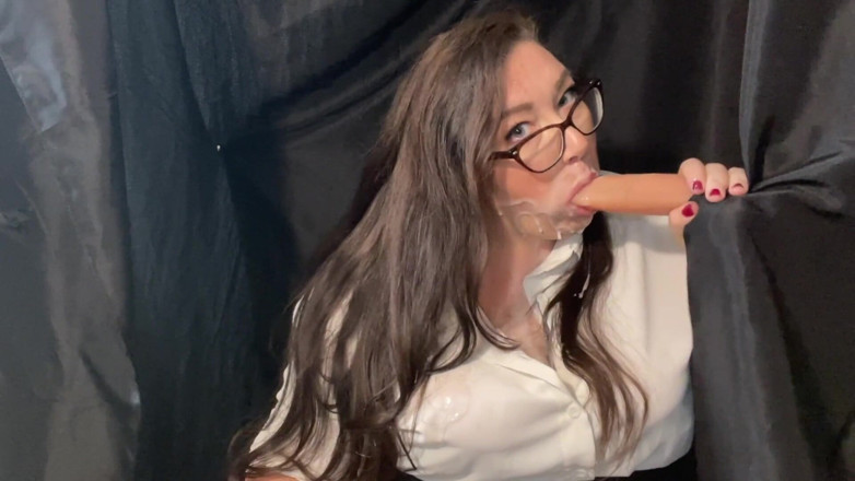 cutejayne: Busty BBW glory hole job interview