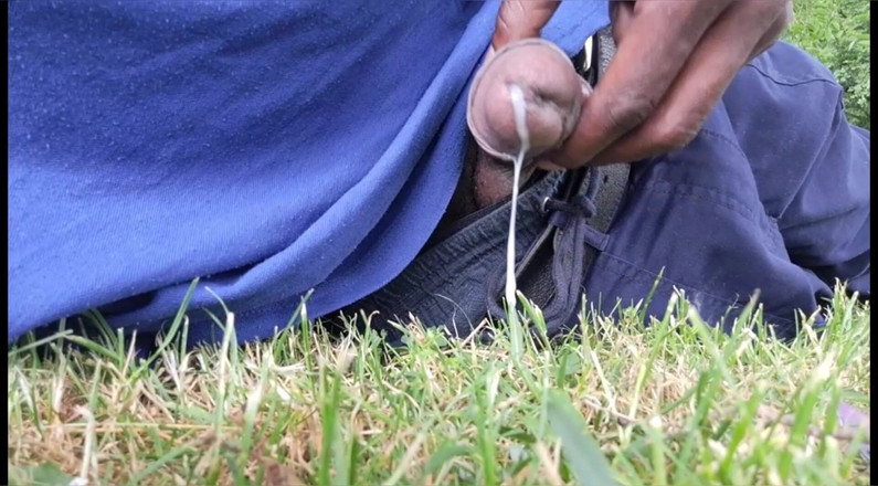 Big black cock BBCee: Nata4sex поглаживаю мой большой черный хуй на улице, грязный разговор, камшот