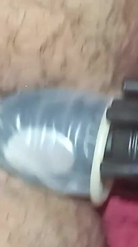 Een paraplu en een harige kont