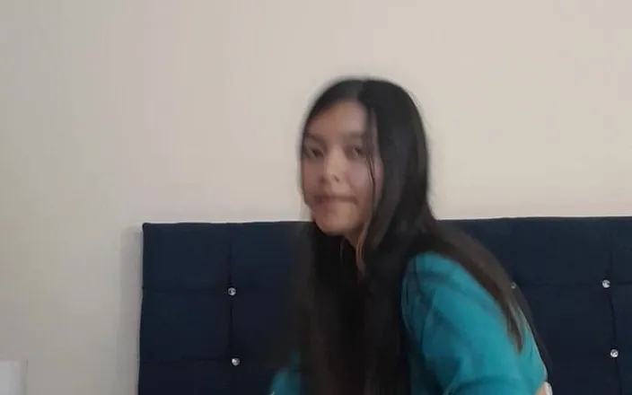 Prisila Devid: Show Pussy in My Room