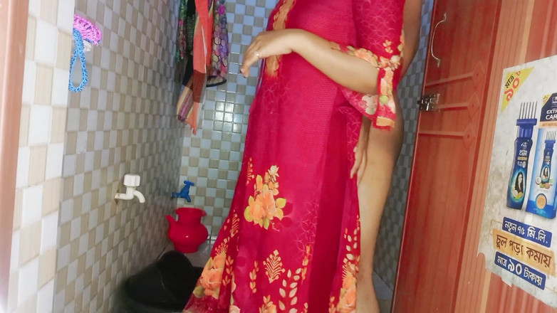 Riya_Moni077: バスルームで彼女とセックスした