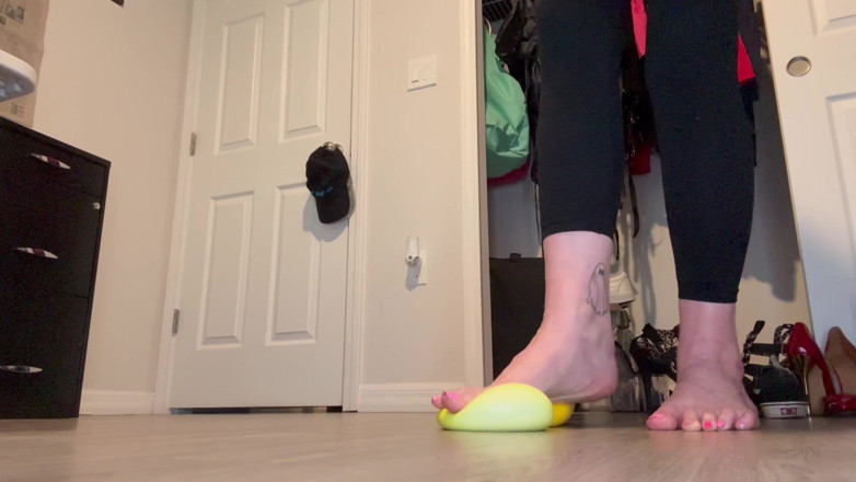 Peppermint Giantess: Rozciągliwy Banana Squish Rozmiar 26 stóp