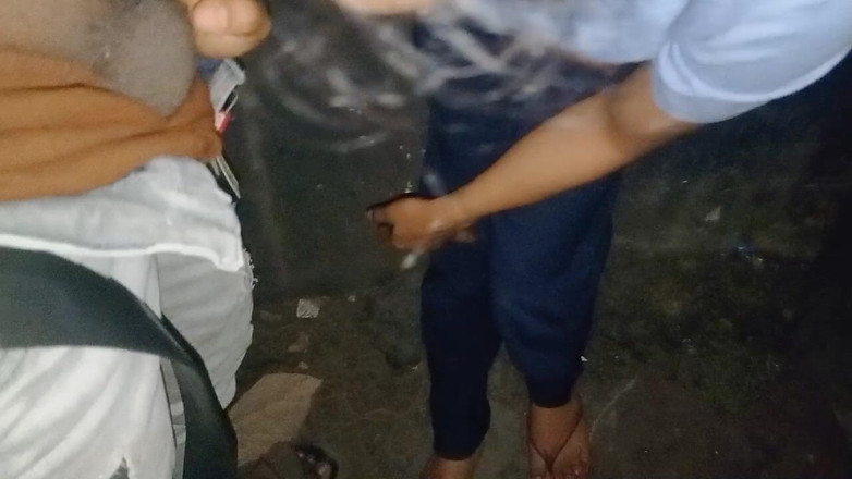 NikiRathod: Fingern, küssen hinter dem lkw mit Divya-blowjob-serie