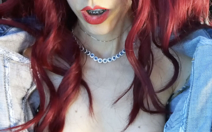 Rebecca Diamante: Nghiện bộ ngực tự nhiên của tôi trong quần jean