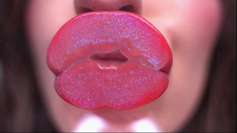 Rarible Diamond: ディープレッドと甘いキス