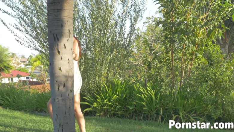 Pornstars: Amateur hottie Aidra Fox masturbates hardcore solo