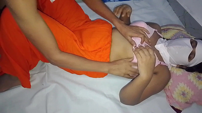 Js Creator: 옷을 입은 아름다운 소녀가 친구를 따먹어